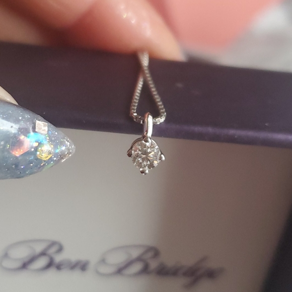 18 karat SI signature Ben Bridge Diamond Pendant - Picture 16 of 16